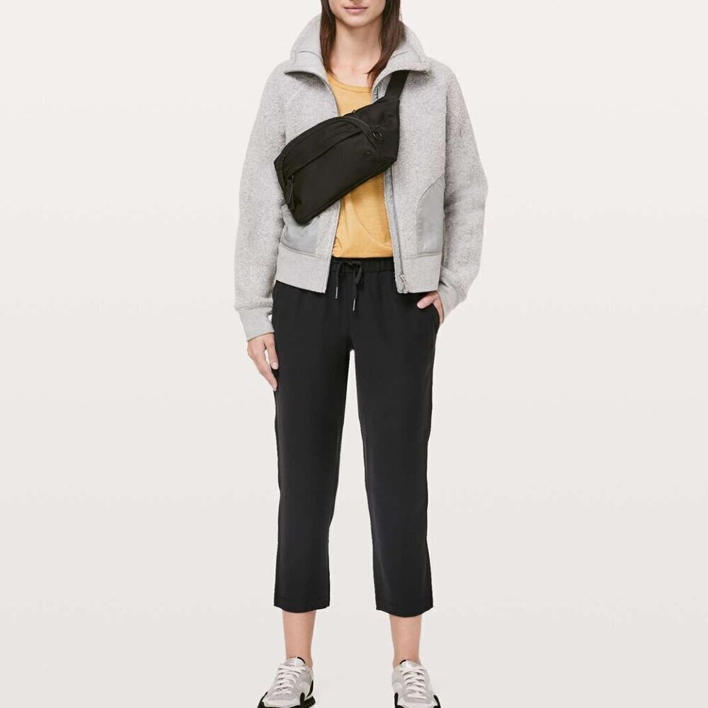 Lululemon On The Fly Crop *Woven 23" Black Size 6